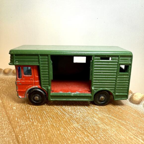 Vintage Matchbox Die Cast Vehicles Lot - Lesney Superfast Trucks, Vans and SUVs - Picture 10 of 16